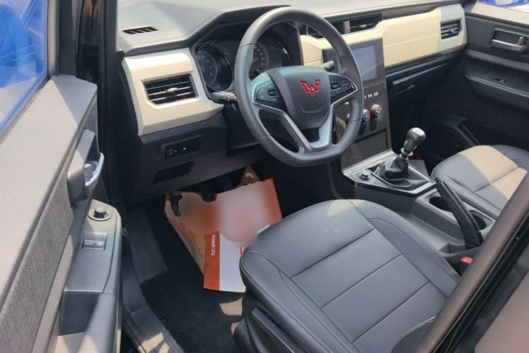 Used Wuling Zhengcheng 2021 1.5T Manual Luxury Version Driver Seat