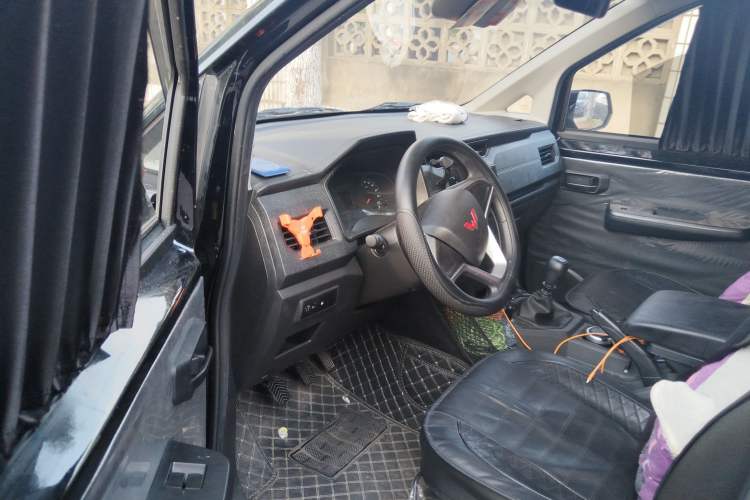 Used Wuling Zhengcheng 2021 1.5T Manual Comfort Version Driver Seat