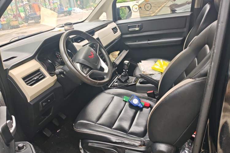 Used Wuling Zhengcheng 2021 1.5T Manual Luxury Version Driver Seat