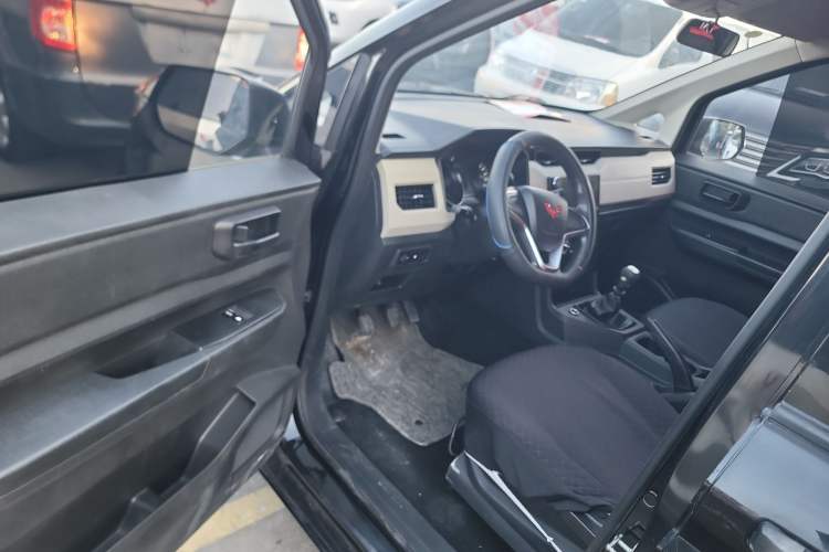 Used Wuling Zhengcheng 2021 1.5T Manual Comfort Version Driver Seat