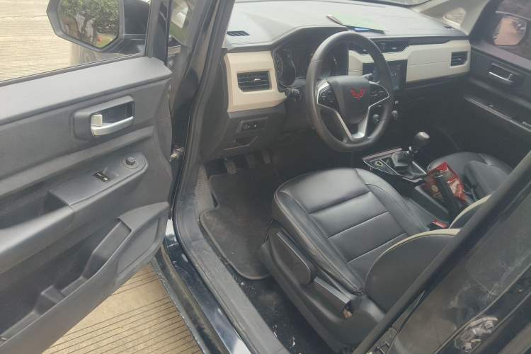 Used Wuling Zhengcheng 2021 1.5T Manual Luxury Version Driver Seat