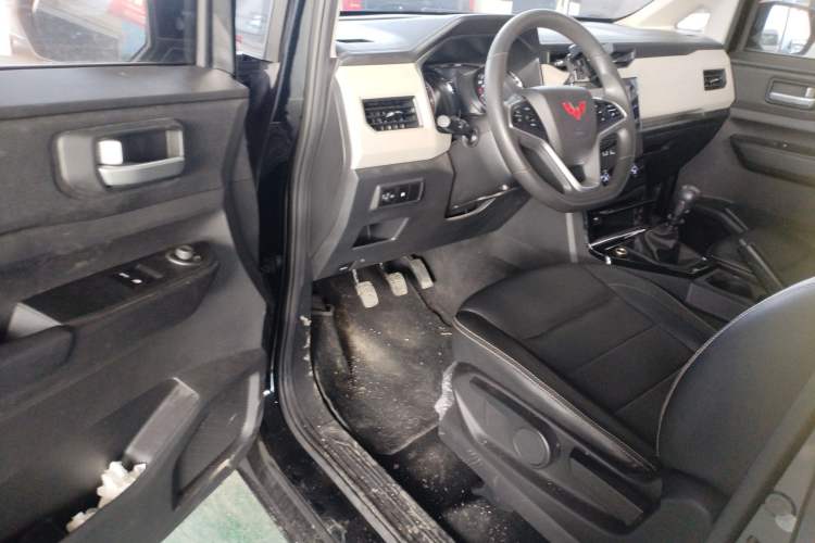 Used Wuling Zhengcheng 2021 1.5T Manual Luxury Version Driver Seat