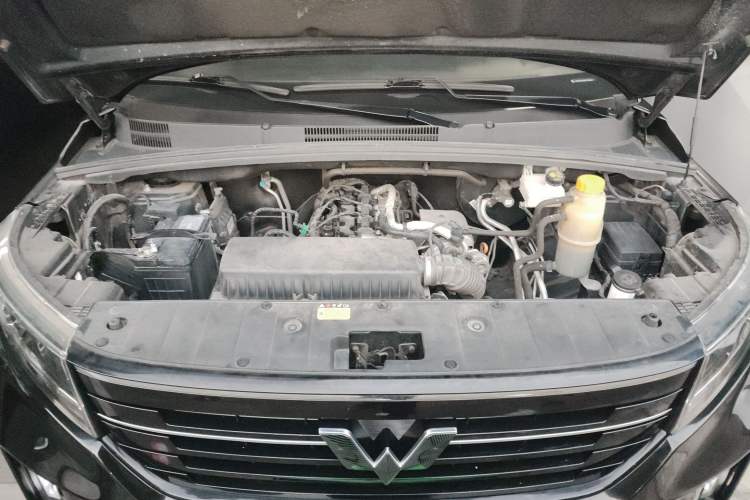 Used Wuling Zhengcheng 2021 1.5T Manual Luxury Version Engine Bay