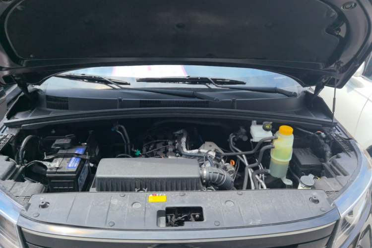 Used Wuling Zhengcheng 2021 1.5T Manual Luxury Version Engine Bay