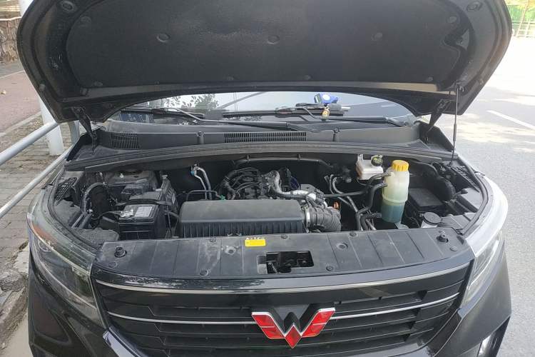 Used Wuling Zhengcheng 2021 1.5T Manual Luxury Version Engine Bay