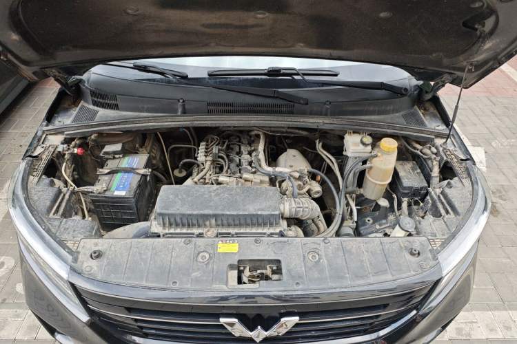 Used Wuling Zhengcheng 2021 1.5T Manual Luxury Version Engine Bay