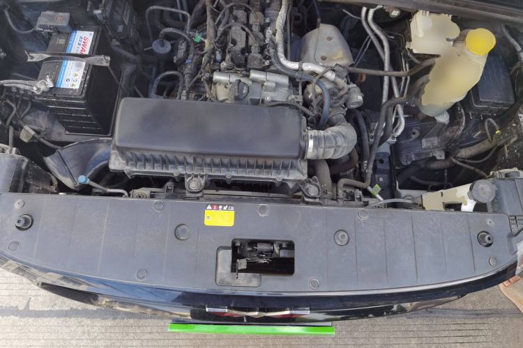 Used Wuling Zhengcheng 2021 1.5T Manual Luxury Version Engine Bay
