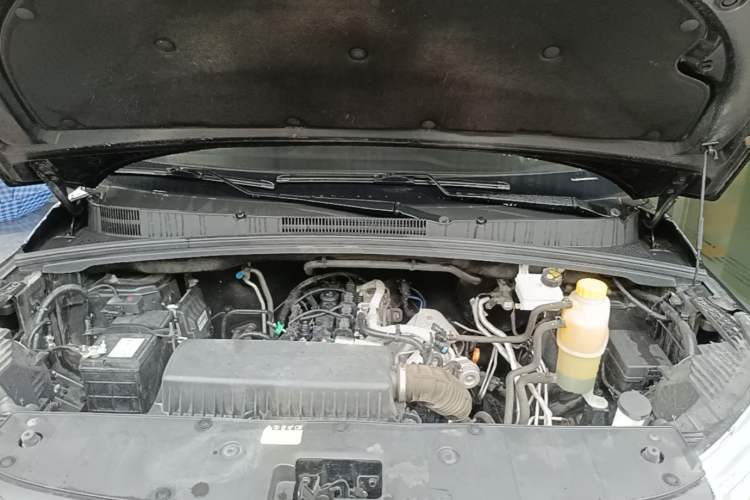 Used Wuling Zhengcheng 2021 1.5T Manual Comfort Version Engine Bay