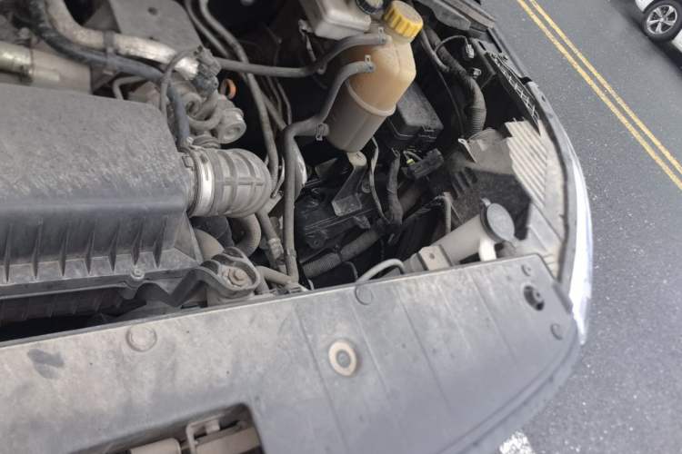 Used Wuling Zhengcheng 2021 1.5T Manual Comfort Version Engine Bay Left