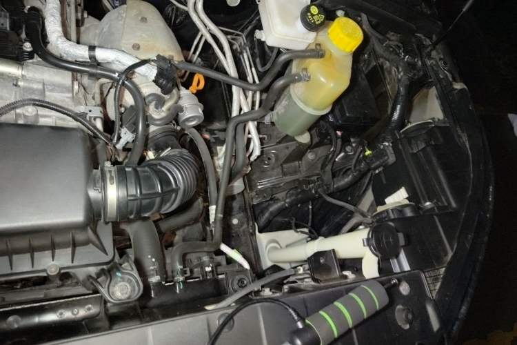 Used Wuling Zhengcheng 2021 1.5T Manual Luxury Version Engine Bay Left