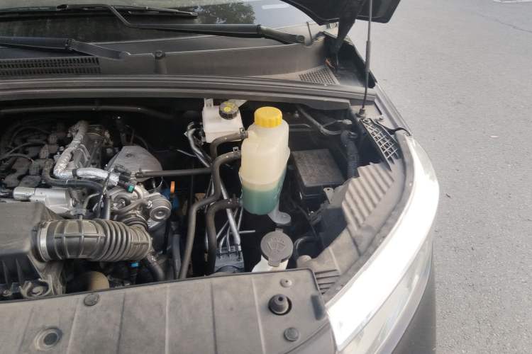 Used Wuling Zhengcheng 2021 1.5T Manual Comfort Version Engine Bay Left