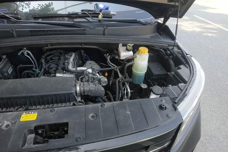 Used Wuling Zhengcheng 2021 1.5T Manual Luxury Version Engine Bay Left