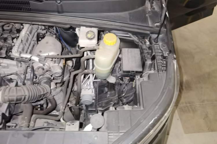 Used Wuling Zhengcheng 2021 1.5T Manual Luxury Version Engine Bay Left