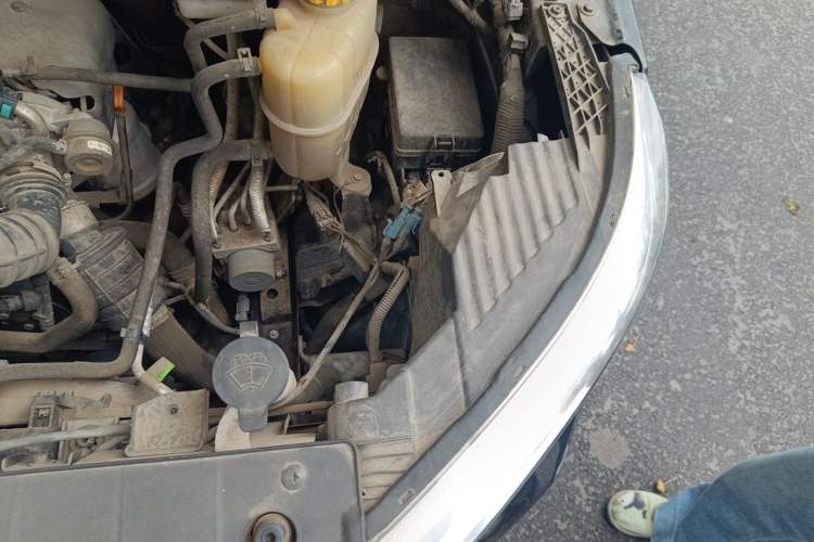 Used Wuling Zhengcheng 2021 1.5T Manual Comfort Version Engine Bay Left