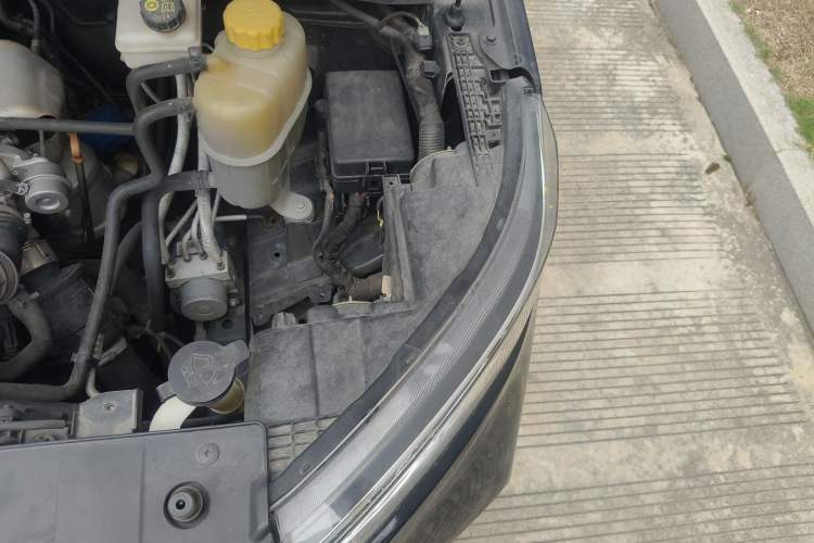 Used Wuling Zhengcheng 2021 1.5T Manual Luxury Version Engine Bay Left