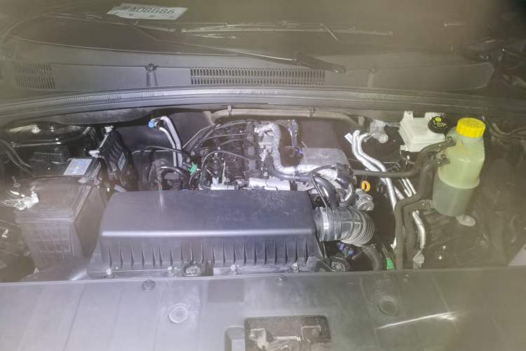 Used Wuling Zhengcheng 2021 1.5T Manual Luxury Version Engine Bay