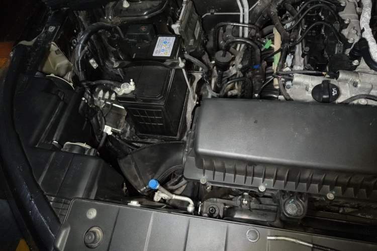 Used Wuling Zhengcheng 2021 1.5T Manual Luxury Version Engine Bay Right