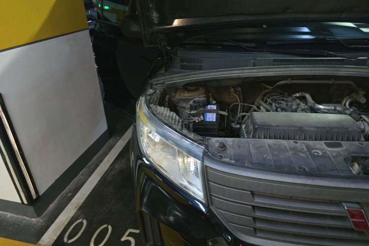 Used Wuling Zhengcheng 2021 1.5T Manual Comfort Version Engine Bay Right