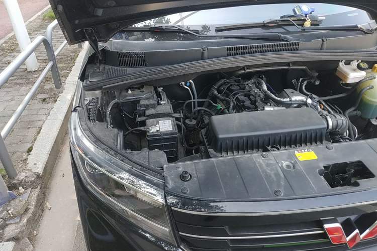 Used Wuling Zhengcheng 2021 1.5T Manual Luxury Version Engine Bay Right