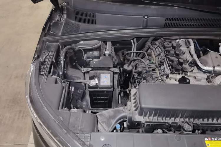 Used Wuling Zhengcheng 2021 1.5T Manual Luxury Version Engine Bay Right