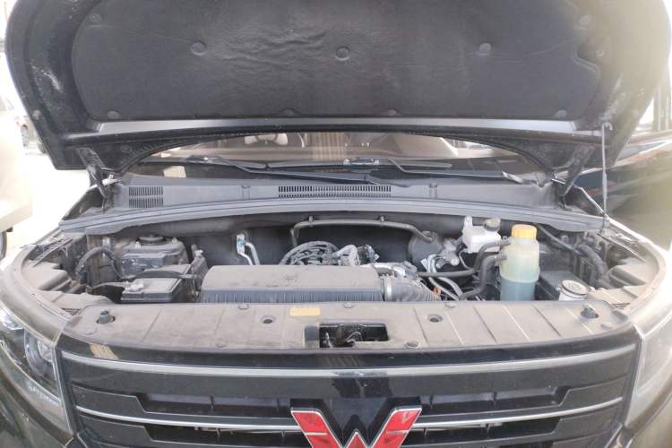 Used Wuling Zhengcheng 2021 1.5T Manual Luxury Version Engine Bay