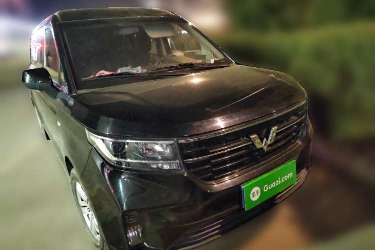 Used Wuling Zhengcheng 2021 1.5T Manual Comfort Version Front Right 45 Deg