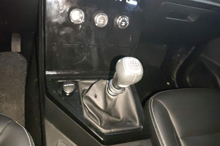 Used Wuling Zhengcheng 2021 1.5T Manual Luxury Version Gear Lever