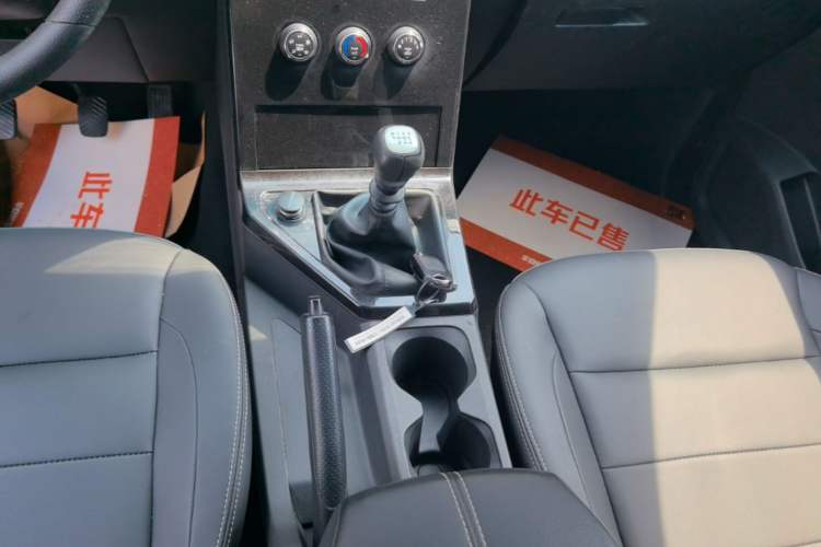 Used Wuling Zhengcheng 2021 1.5T Manual Luxury Version Gear Lever