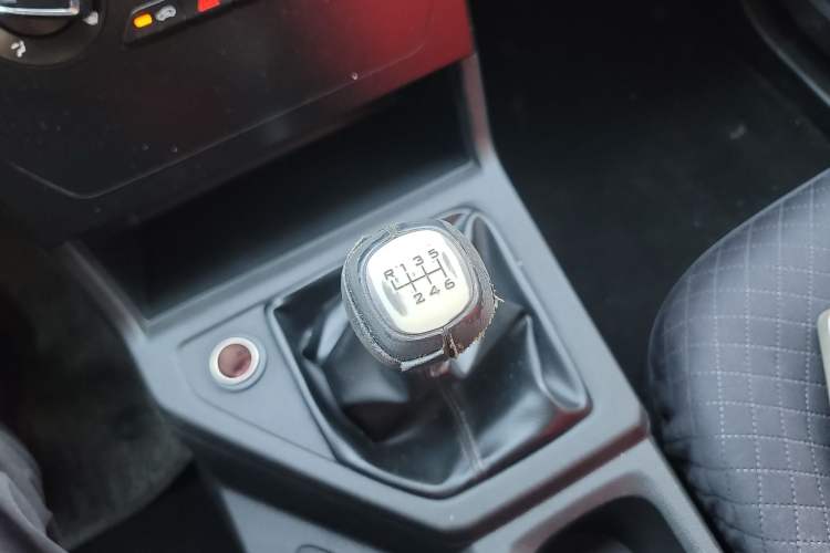 Used Wuling Zhengcheng 2021 1.5T Manual Comfort Version Gear Lever