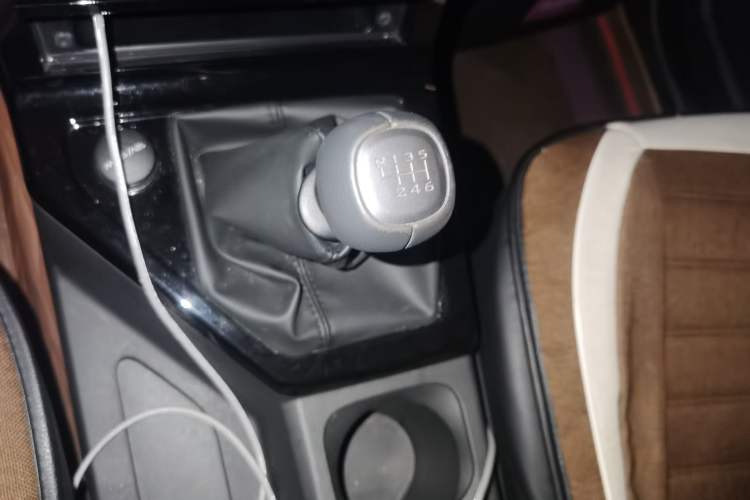 Used Wuling Zhengcheng 2021 1.5T Manual Luxury Version Gear Lever