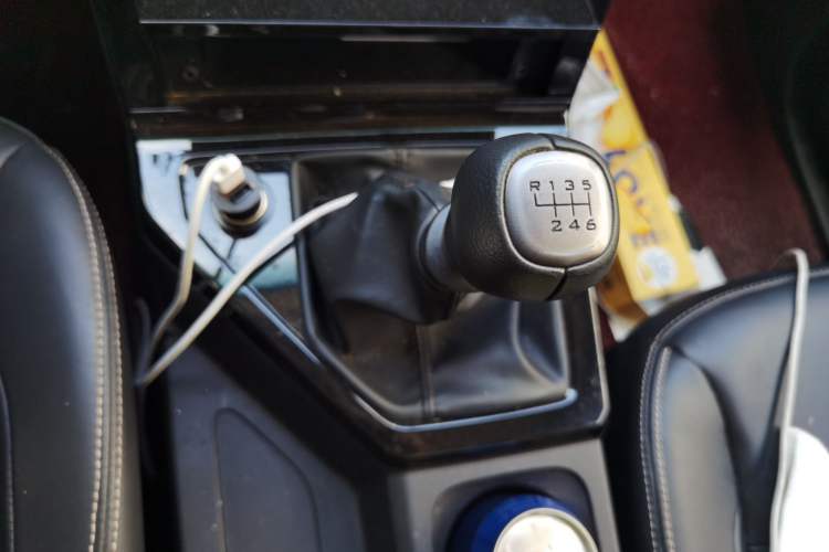 Used Wuling Zhengcheng 2021 1.5T Manual Luxury Version Gear Lever