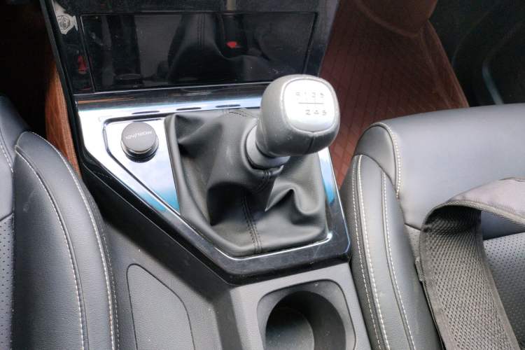 Used Wuling Zhengcheng 2021 1.5T Manual Luxury Version Gear Lever