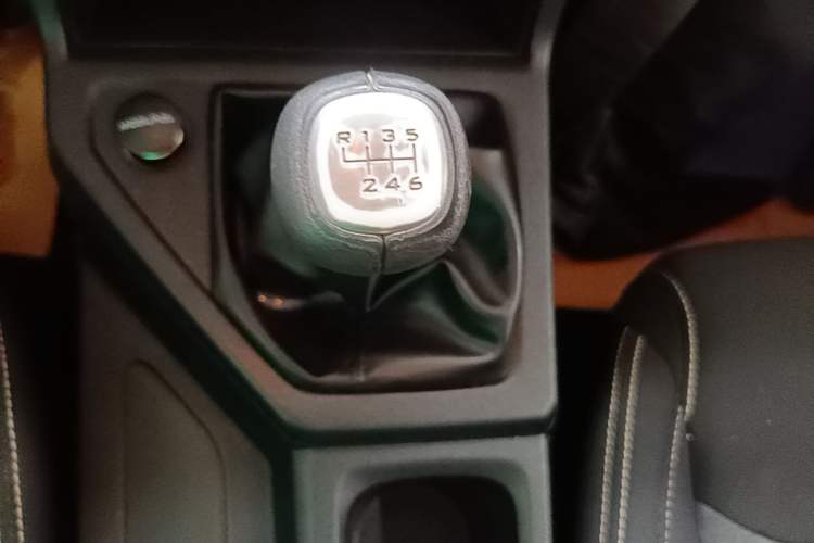 Used Wuling Zhengcheng 2021 1.5T Manual Comfort Version Gear Lever