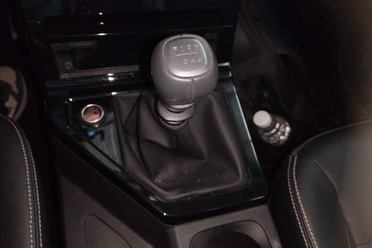 Used Wuling Zhengcheng 2021 1.5T Manual Luxury Version Gear Lever