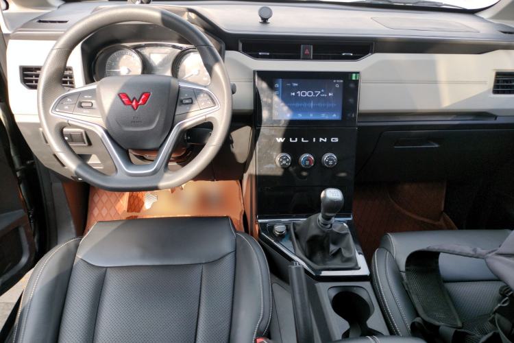 Used Wuling Zhengcheng 2021 1.5T Manual Luxury Version Interior 2