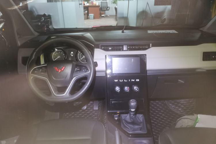 Used Wuling Zhengcheng 2021 1.5T Manual Luxury Version Interior 2