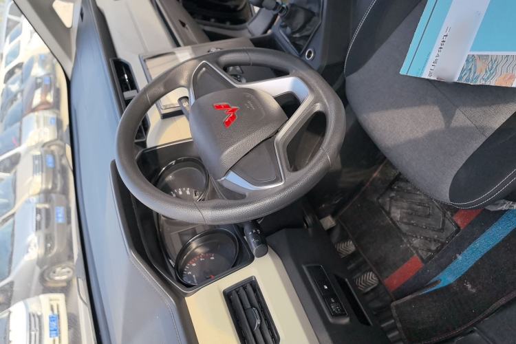 Used Wuling Zhengcheng 2021 1.5T Manual Comfort Version Interior 2
