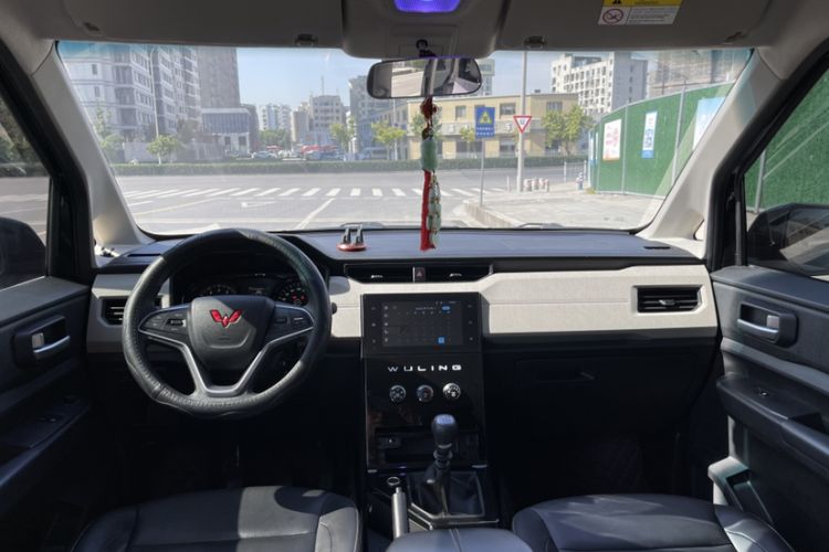 Used Wuling Zhengcheng 2021 1.5T Manual Luxury Version Interior 2