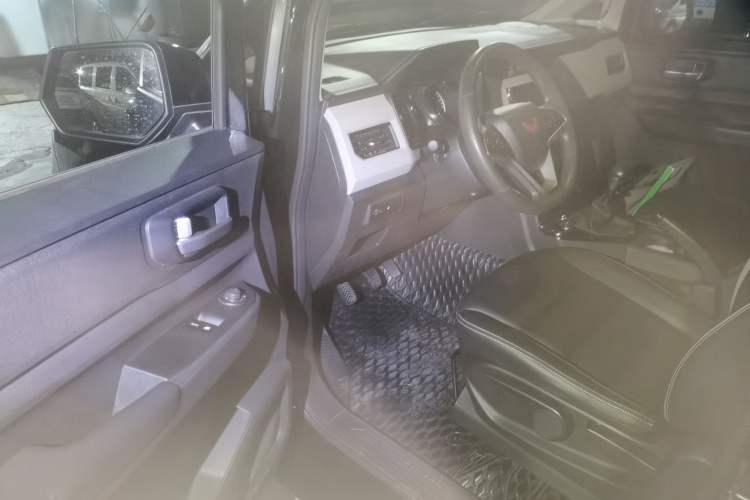 Used Wuling Zhengcheng 2021 1.5T Manual Luxury Version Interior 3