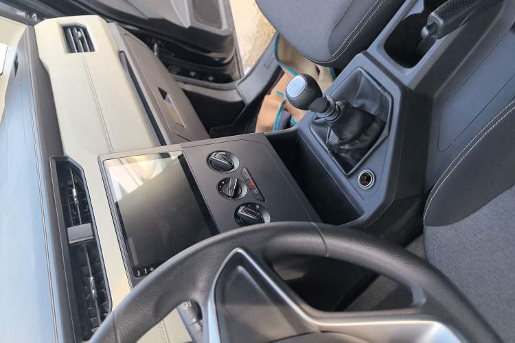 Used Wuling Zhengcheng 2021 1.5T Manual Comfort Version Interior 3