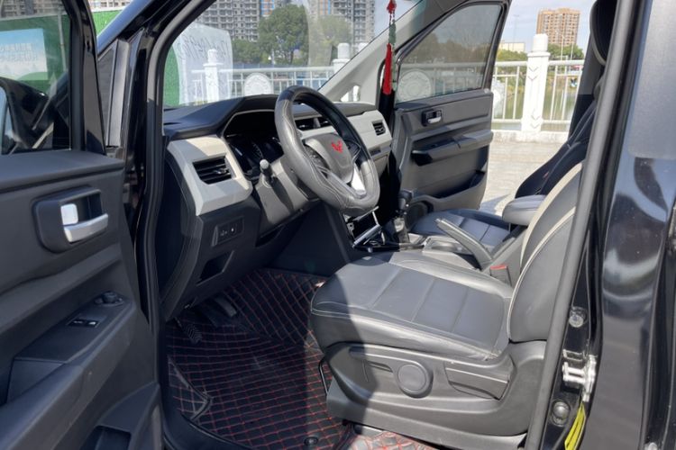 Used Wuling Zhengcheng 2021 1.5T Manual Luxury Version Interior 3