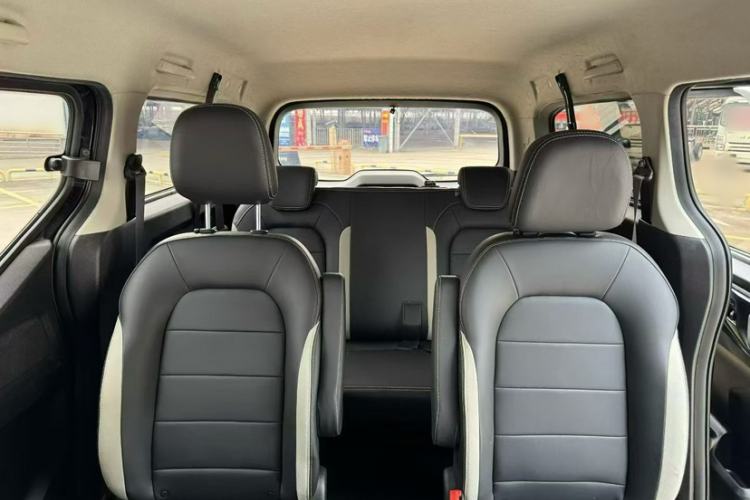 Used Wuling Zhengcheng 2021 1.5T Manual Luxury Version Interior 4