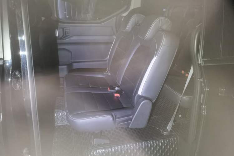 Used Wuling Zhengcheng 2021 1.5T Manual Luxury Version Interior 4