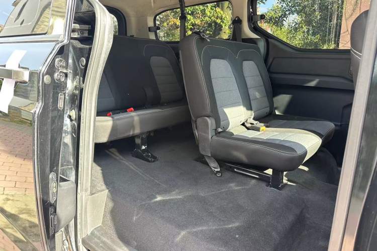 Used Wuling Zhengcheng 2021 1.5T Manual Comfort Version Interior 4