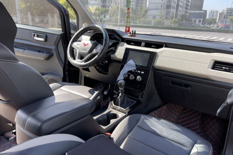 Used Wuling Zhengcheng 2021 1.5T Manual Luxury Version Interior 7