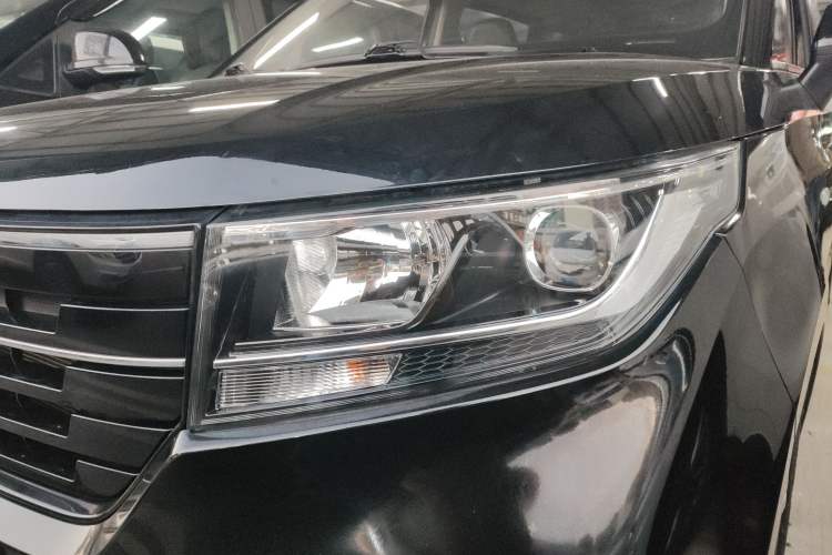 Used Wuling Zhengcheng 2021 1.5T Manual Luxury Version Left Front Headlight