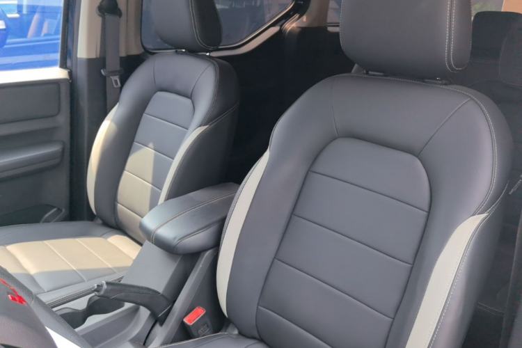 Used Wuling Zhengcheng 2021 1.5T Manual Luxury Version Left Front Seat