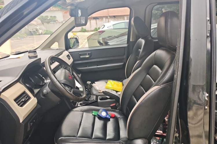 Used Wuling Zhengcheng 2021 1.5T Manual Luxury Version Left Front Seat