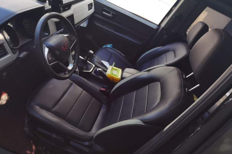 Used Wuling Zhengcheng 2021 1.5T Manual Luxury Version Left Front Seat