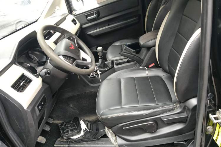 Used Wuling Zhengcheng 2021 1.5T Manual Luxury Version Left Front Seat